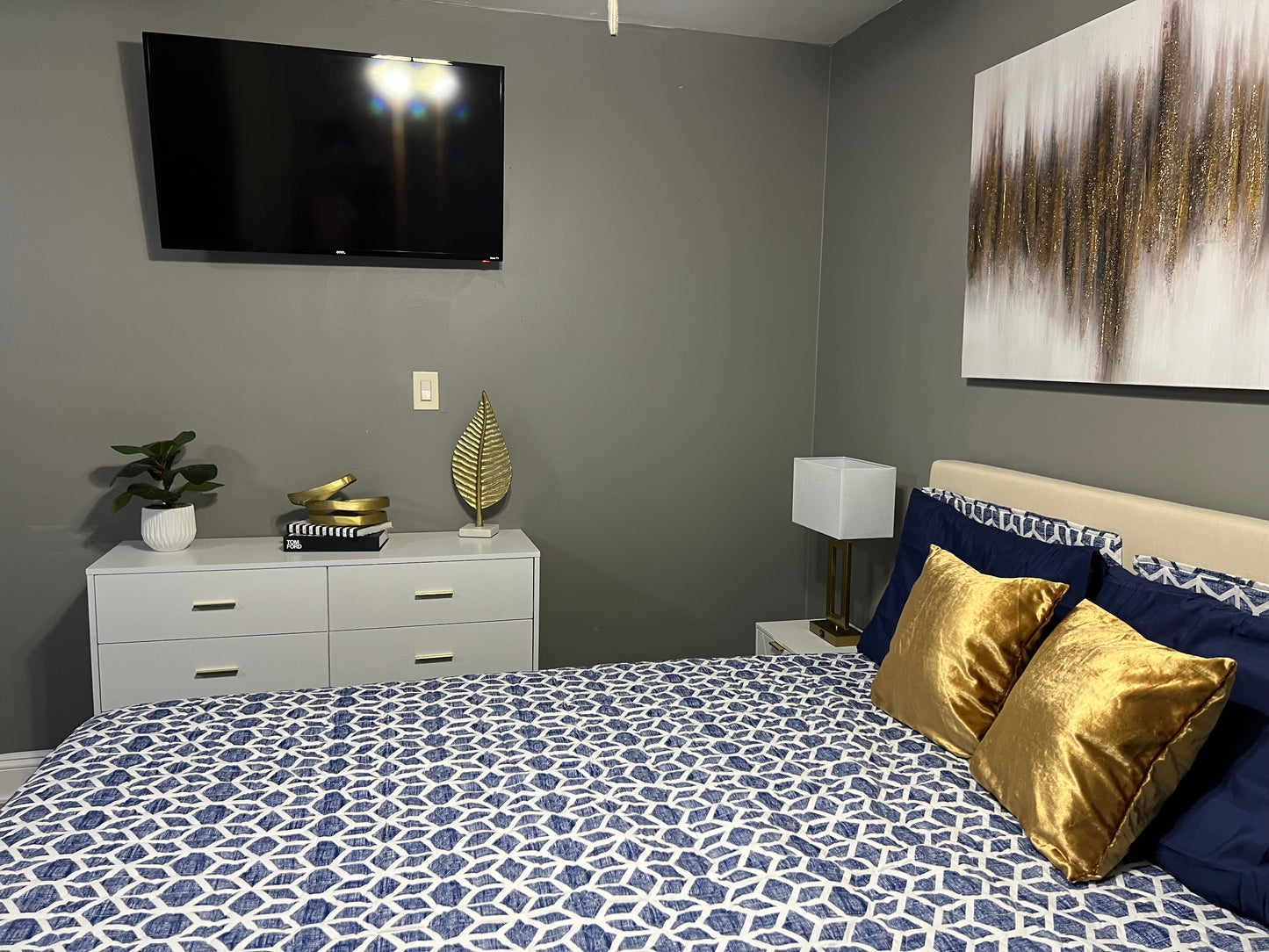 Desire St Studio Apt 1524 (Fully Furnished + Utilities Included)