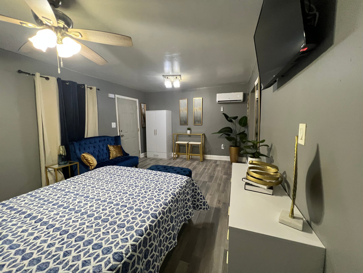Desire St Studio Apt 1524 (Fully Furnished + Utilities Included)