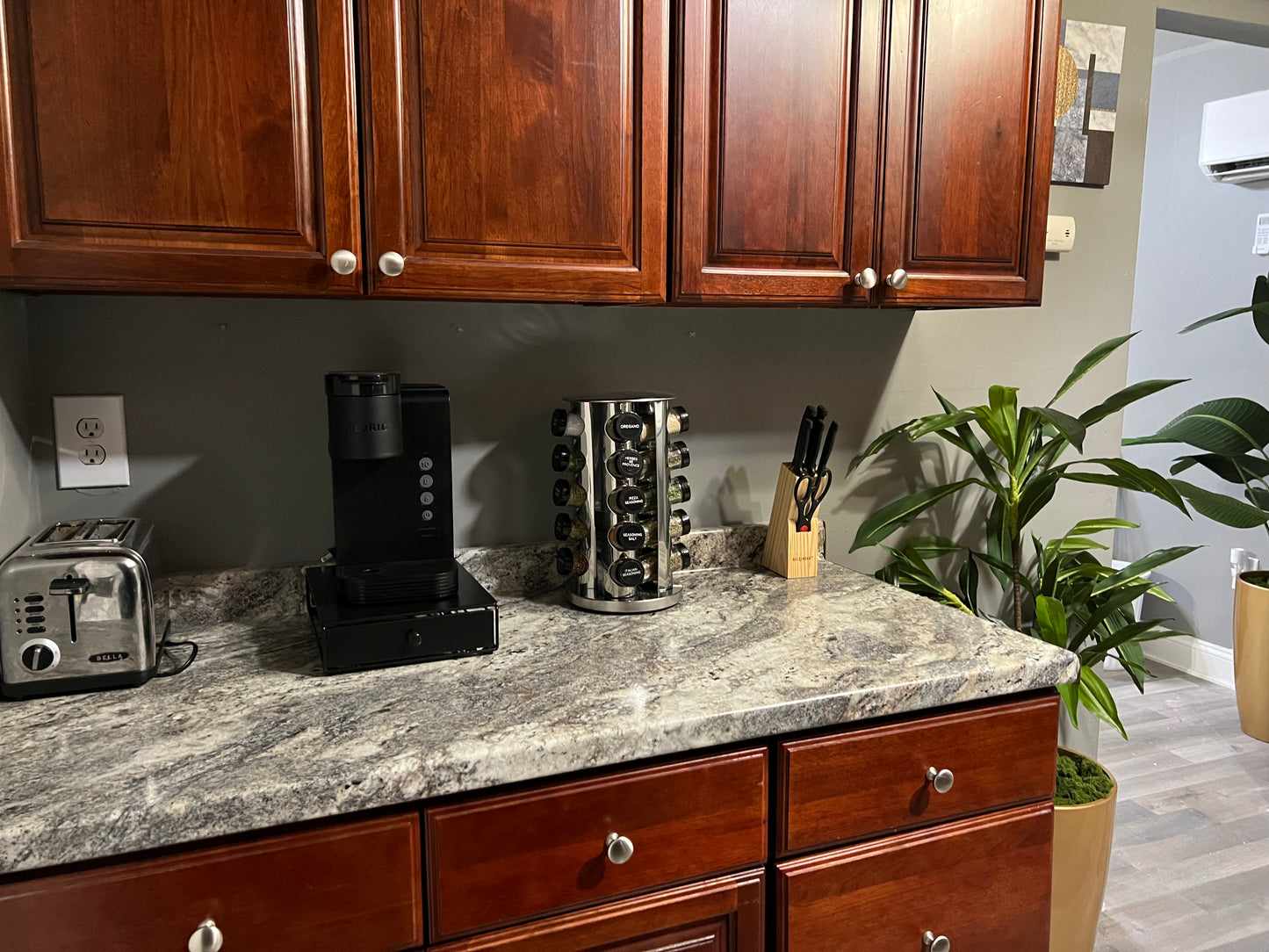 Desire St Studio Apt 1524 (Fully Furnished + Utilities Included)