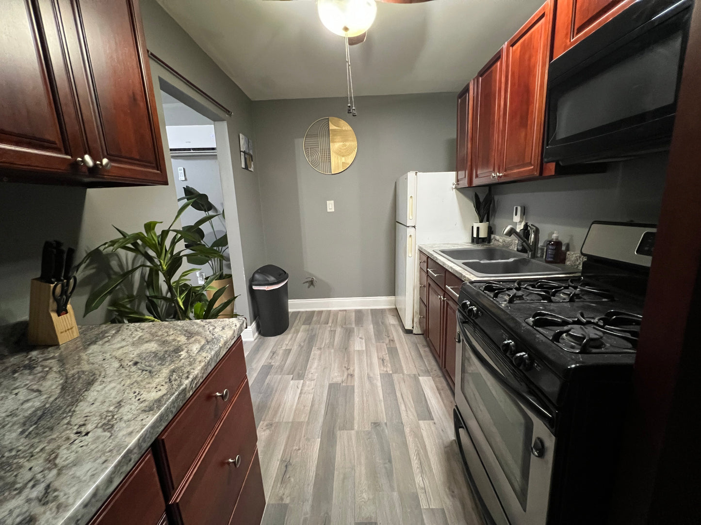 Desire St Studio Apt 1524 (Fully Furnished + Utilities Included)
