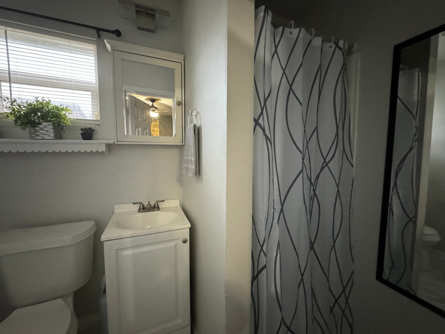 Desire St Studio Apt 1524 (Fully Furnished + Utilities Included)