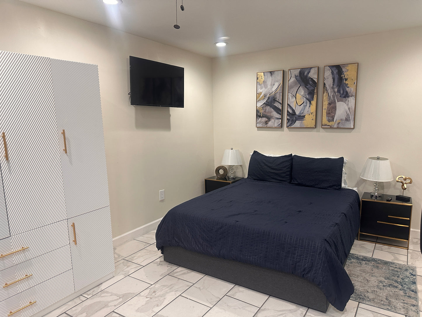 Desire St Studio Apt 1524 (Fully Furnished + Utilities Included)